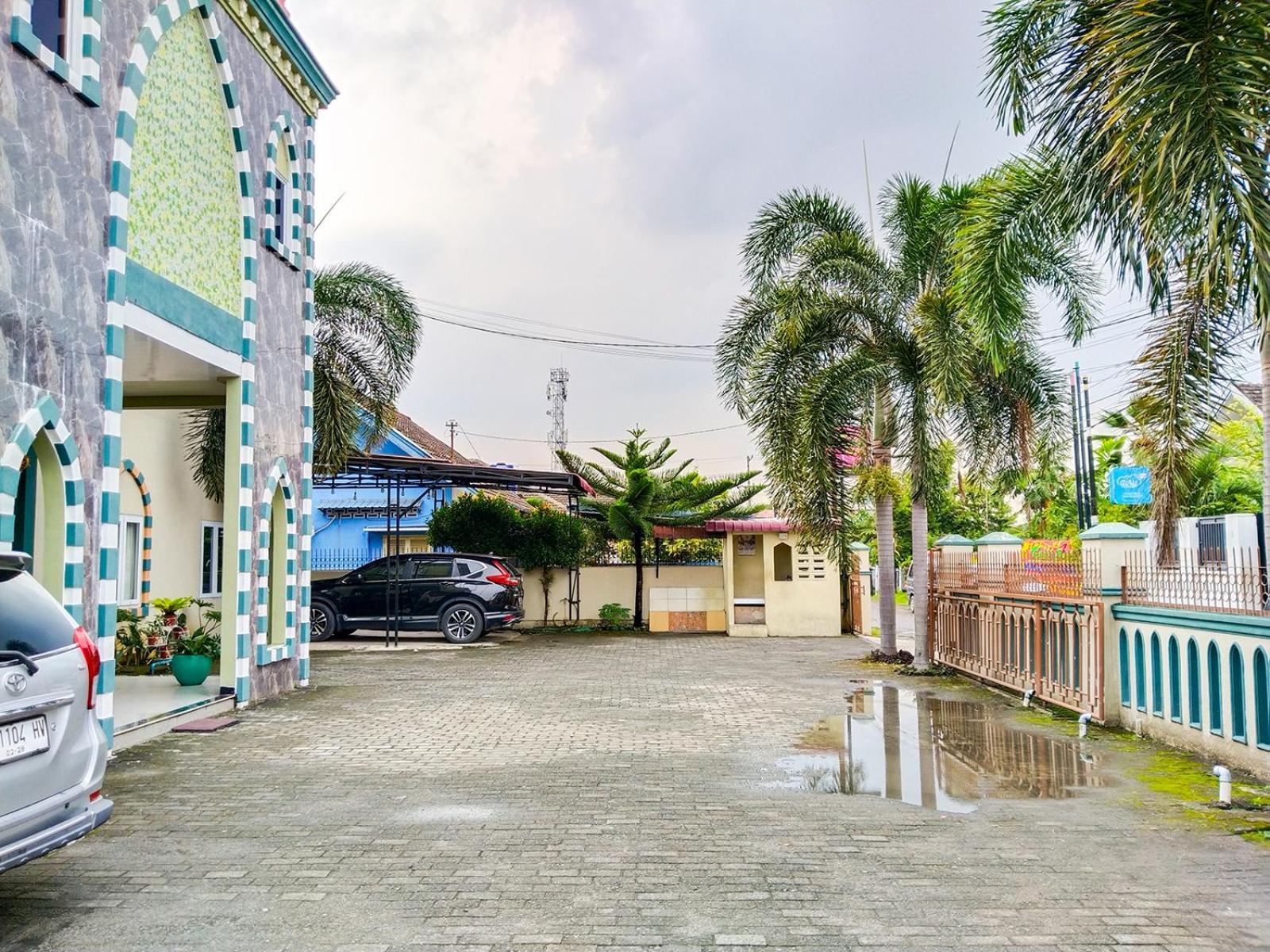 Grand Shaqilla Syariah Hotel Deli Tua Buitenkant foto